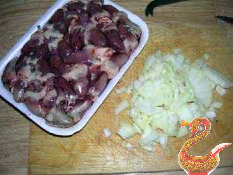 Ингредиенты рецепта куриных желудков тушеных с картофелем