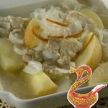 Курица, тушеная в яблоках