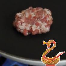 Домашние котлеты из свиного фарша - рецепт с фото