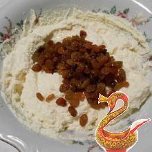 Запеканка с манкой и изюмом