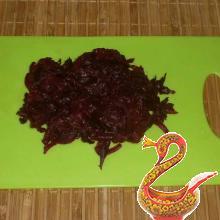 Salad with beets and walnuts