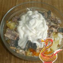 Салат рыбный с картофелем