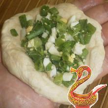 Пирожки зеленый лук с яйцом