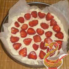 Творожная запеканка с замороженной клубникой
