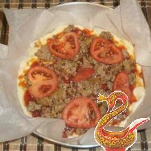 Пицца из мясного фарша