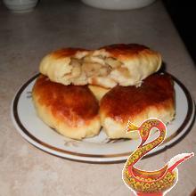 Пирожки сдобные с бананом и яблоком