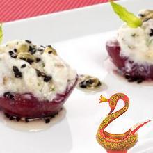 Абрикосы в вине с сыром и маракуйя