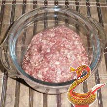 Рулет мясной с яйцом внутри