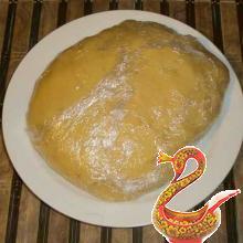 Wrap the dough in plastic wrap for an hour ... and a half, remove it in the fridge.