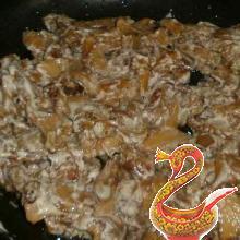 Chanterelles fried in sour cream