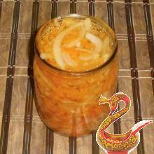 Pickled onions with carrots 