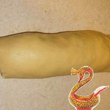 Fold the strudel with apples tube