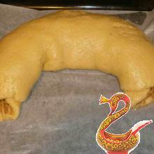 Spread the strudel with apples on a baking sheet