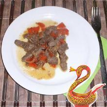 The liver stewed with onions and carrots